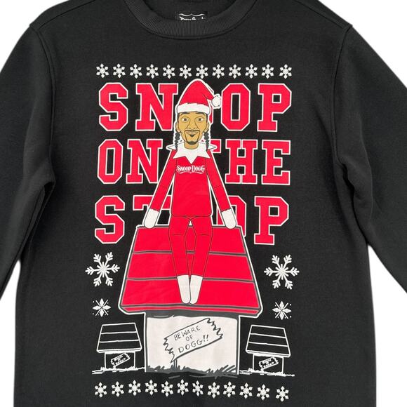 Dogg Supply Black Graphic Print Snoop On The Stoop Snowflakes Sweatshirt Small - Picture 2 of 8